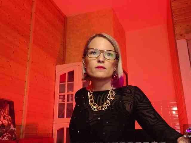 Findom_Lady_Shine webcam