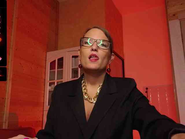 Findom_Lady_Shine webcam