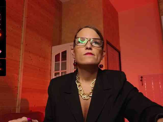 Findom_Lady_Shine webcam