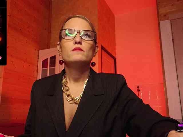 Findom_Lady_Shine webcam