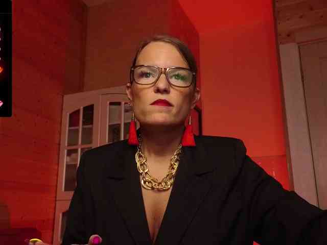 Findom_Lady_Shine webcam