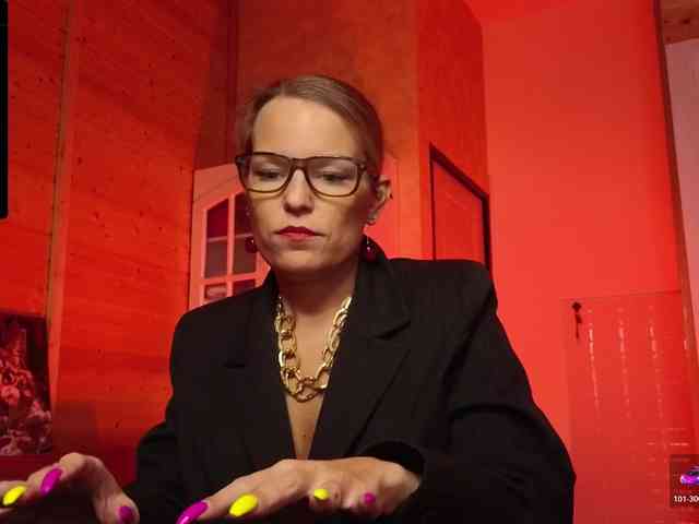 Findom_Lady_Shine webcam