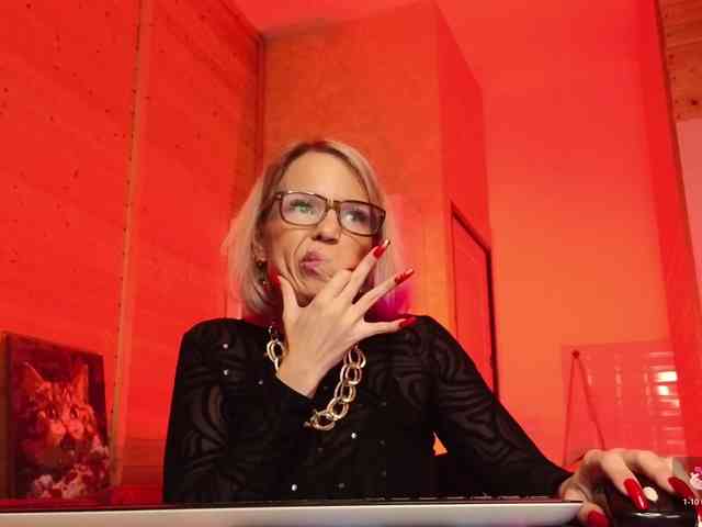 Findom_Lady_Shine webcam