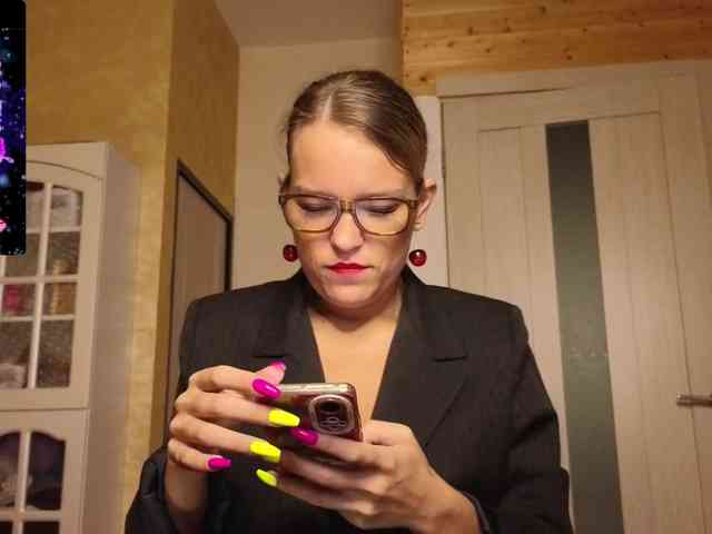 Findom_Lady_Shine webcam