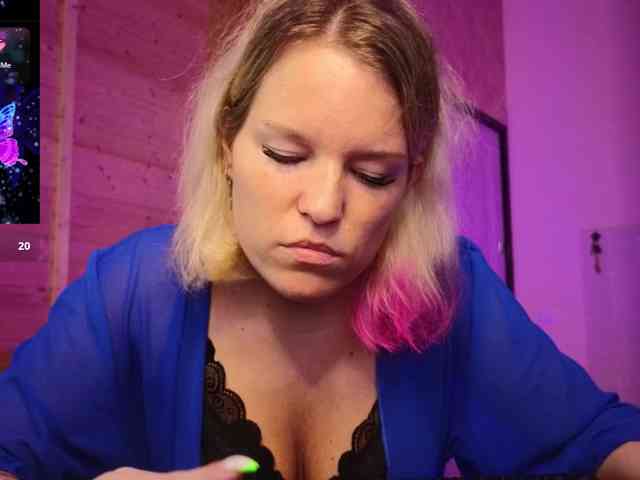 Findom_Lady_Shine webcam
