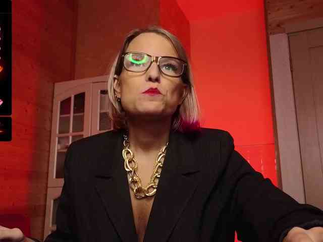 Findom_Lady_Shine webcam