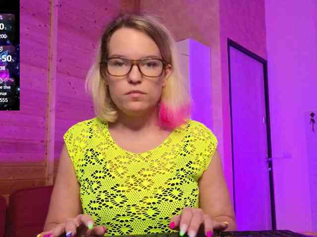 Findom_Lady_Shine webcam