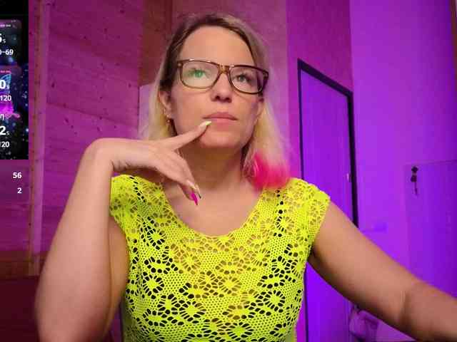 Findom_Lady_Shine webcam