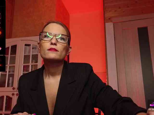 Findom_Lady_Shine webcam