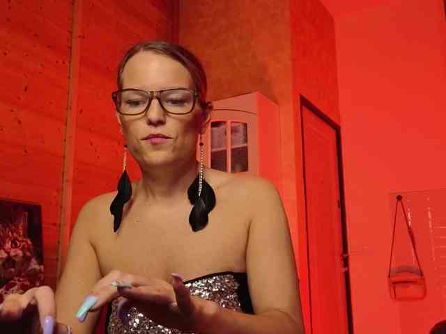 Findom_Lady_Shine webcam