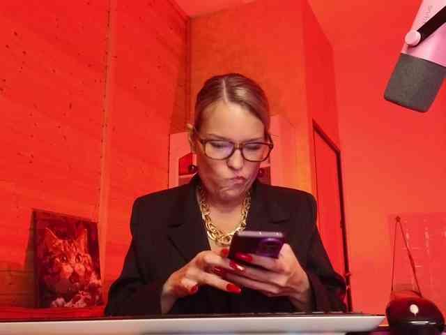 Findom_Lady_Shine webcam