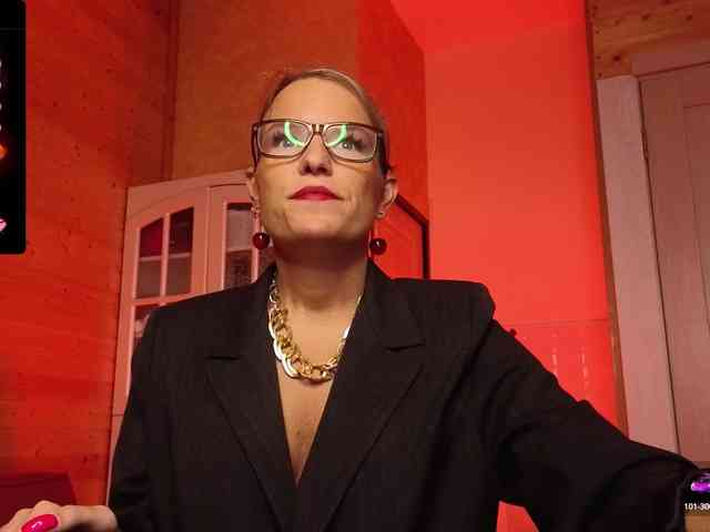 Findom_Lady_Shine webcam