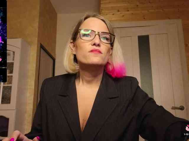 Findom_Lady_Shine webcam