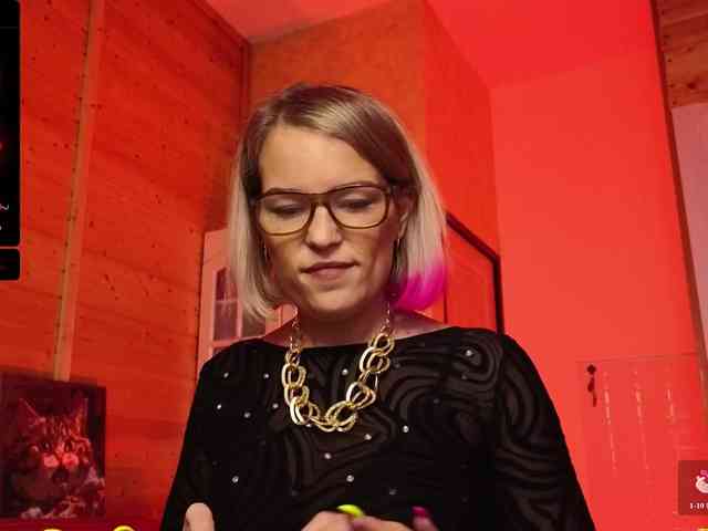 Findom_Lady_Shine webcam