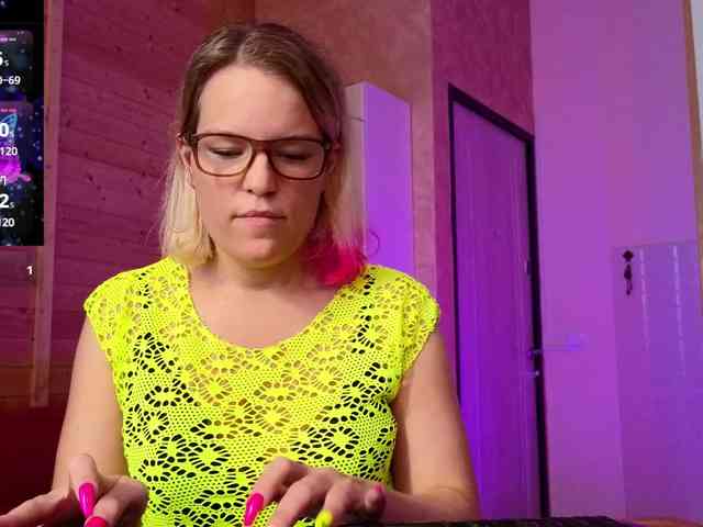 Findom_Lady_Shine webcam