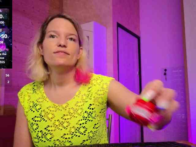 Findom_Lady_Shine webcam