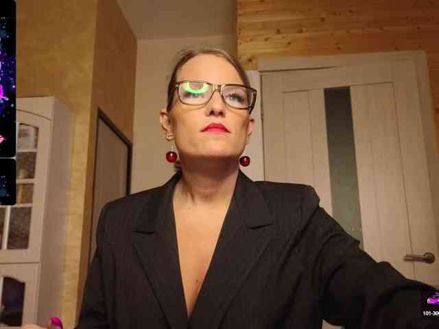 Findom_Lady_Shine webcam