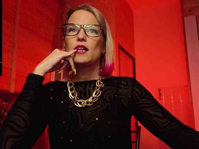 Findom_Lady_Shine webcam