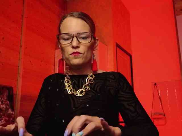 Findom_Lady_Shine webcam