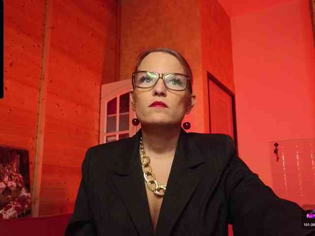 Findom_Lady_Shine webcam