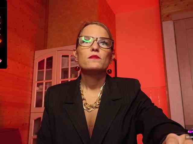 Findom_Lady_Shine webcam