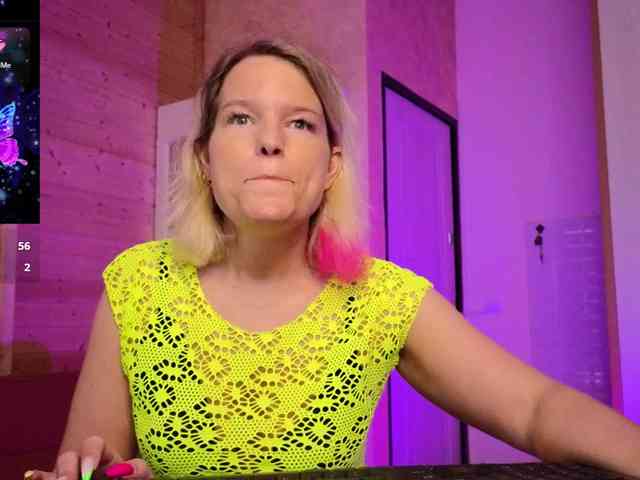 Findom_Lady_Shine webcam