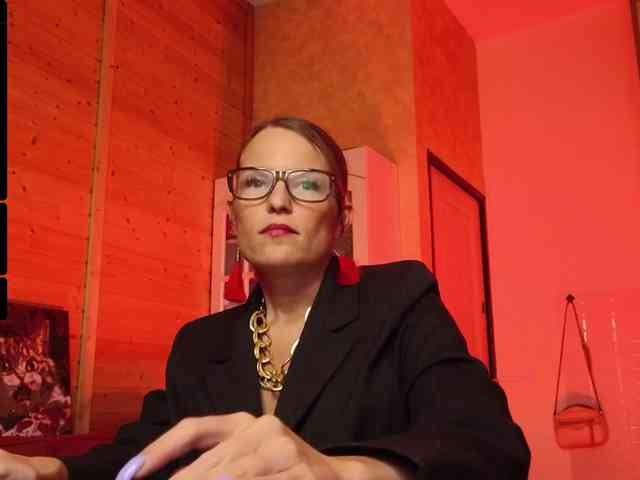 Findom_Lady_Shine webcam