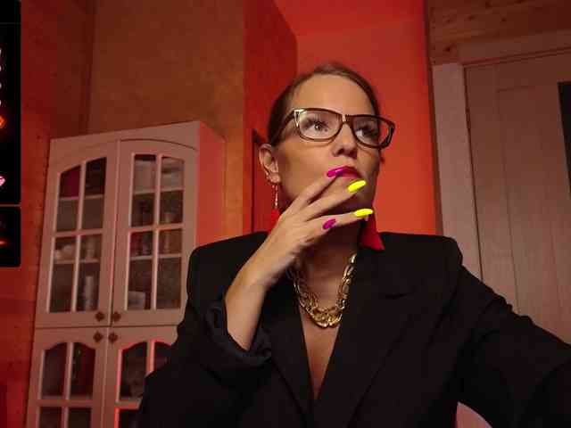 Findom_Lady_Shine webcam