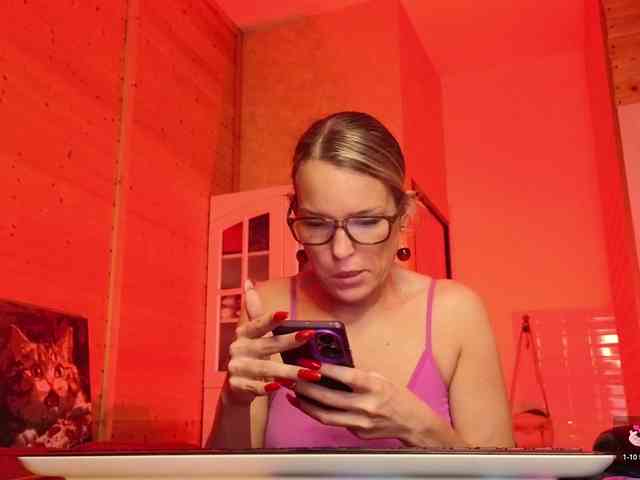 Findom_Lady_Shine webcam