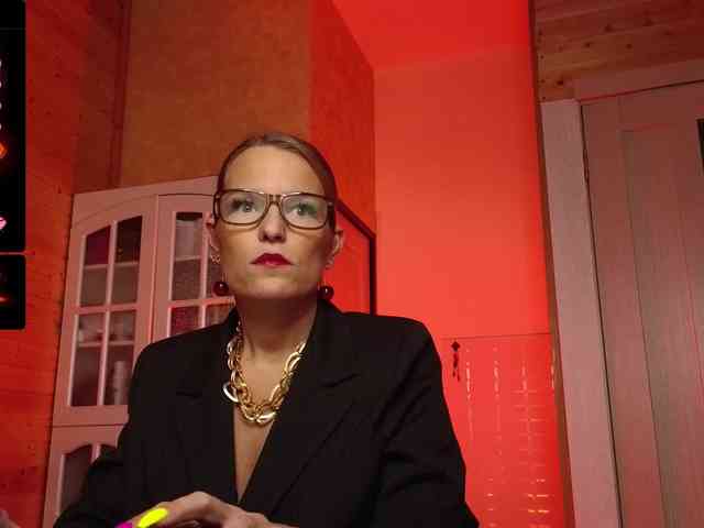 Findom_Lady_Shine webcam