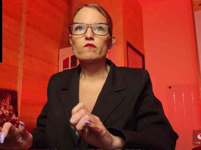 Findom_Lady_Shine webcam