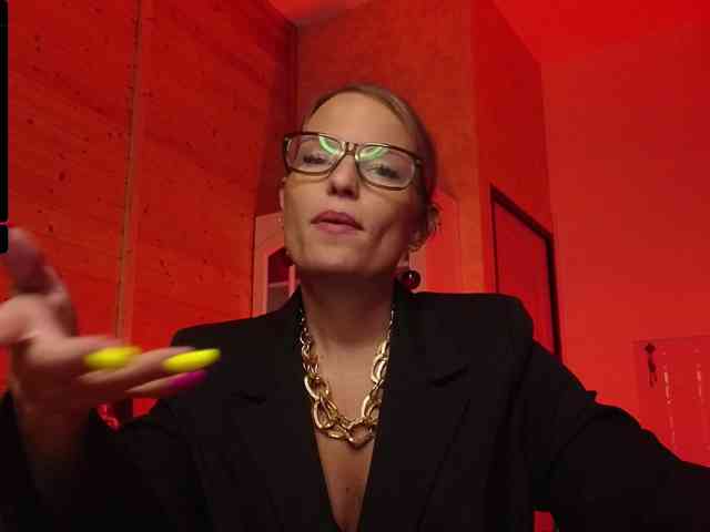 Findom_Lady_Shine webcam