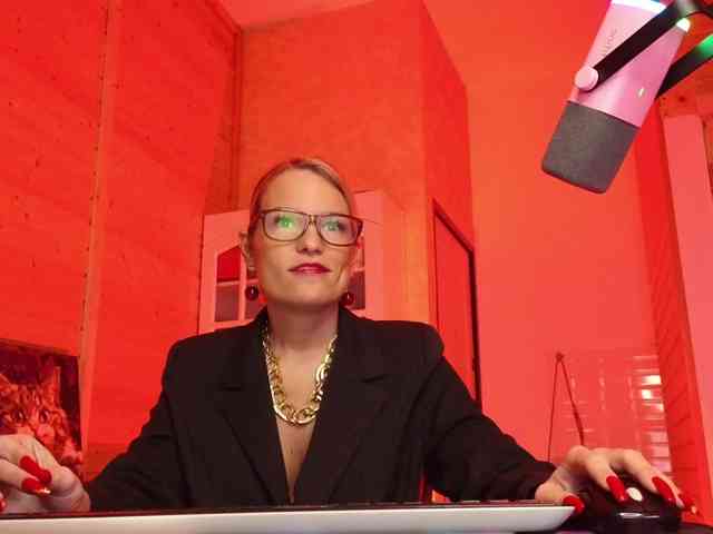 Findom_Lady_Shine webcam