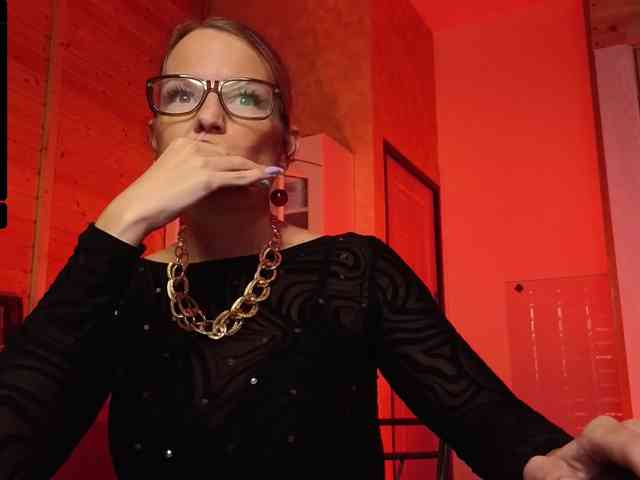 Findom_Lady_Shine webcam