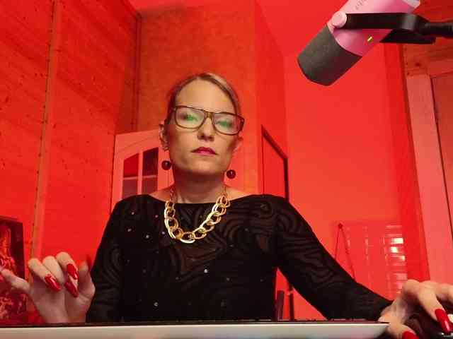 sweeteve050 Live Webcam on BongaCams