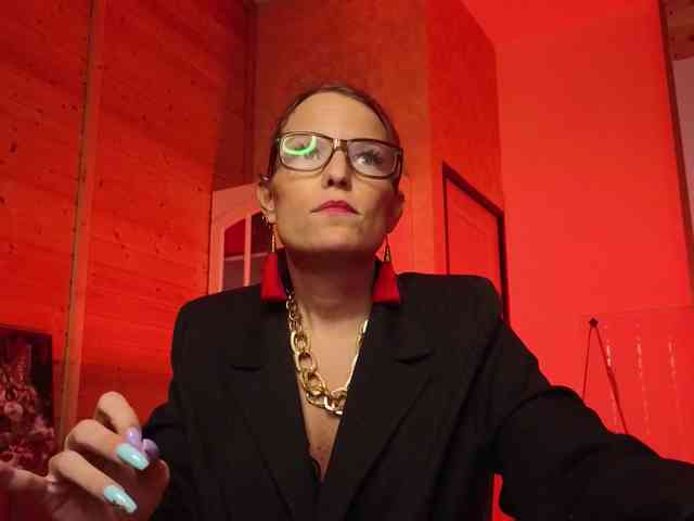 Findom_Lady_Shine webcam