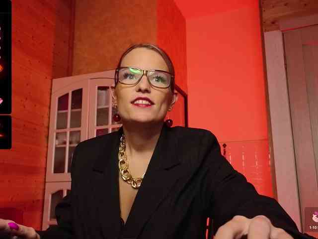 Findom_Lady_Shine webcam