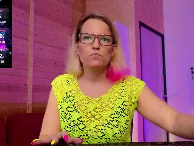 Findom_Lady_Shine webcam