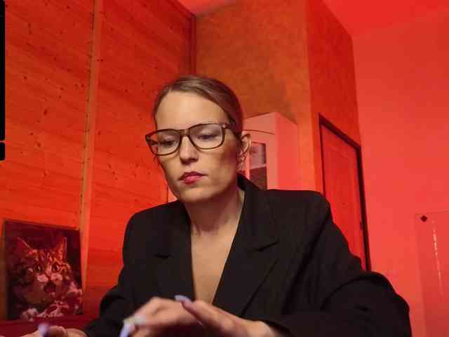 Findom_Lady_Shine webcam