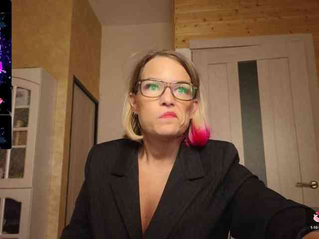 Findom_Lady_Shine webcam