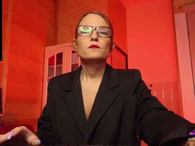 Findom_Lady_Shine webcam