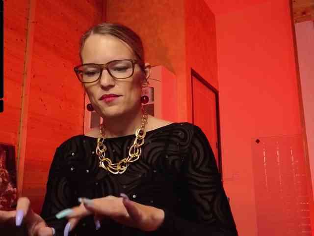 Findom_Lady_Shine webcam