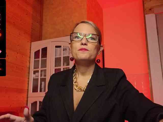 Findom_Lady_Shine webcam