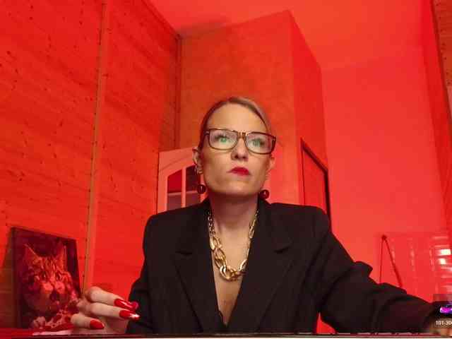 Findom_Lady_Shine webcam