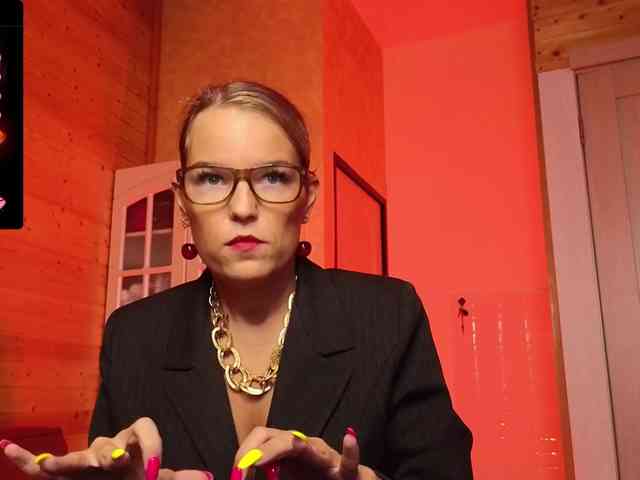 Findom_Lady_Shine webcam