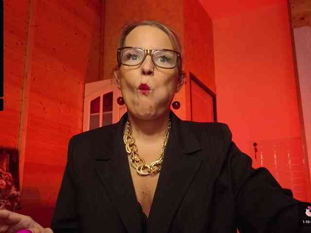 Findom_Lady_Shine webcam