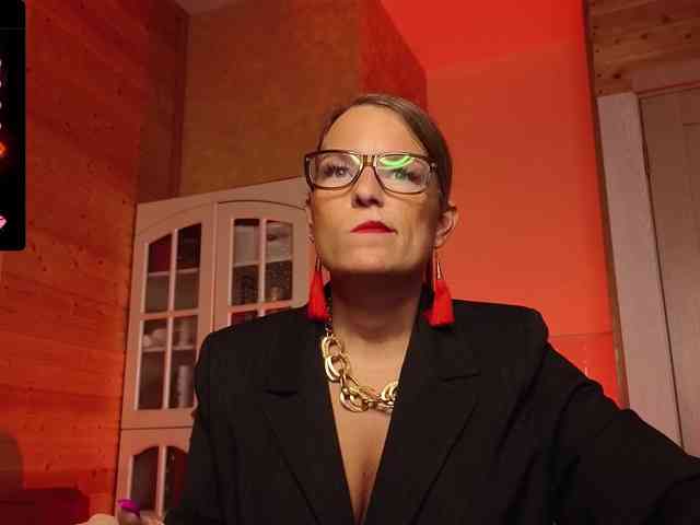 Findom_Lady_Shine webcam