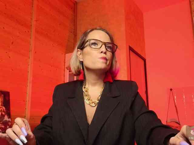 Findom_Lady_Shine webcam