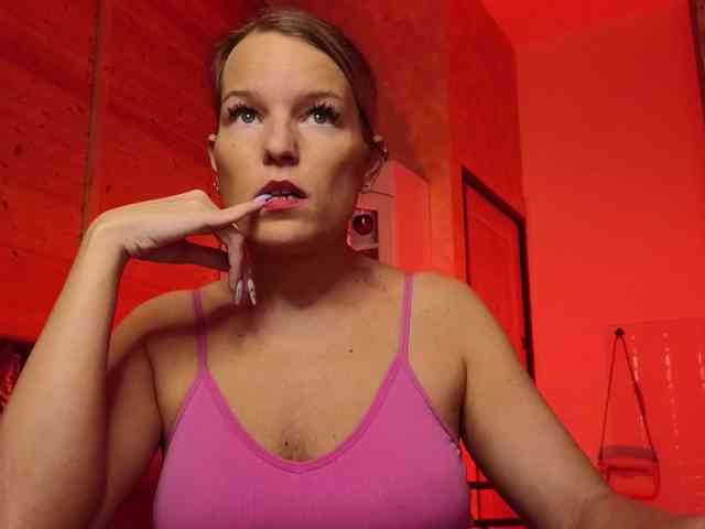 Findom_Lady_Shine webcam