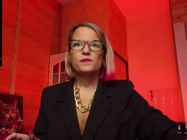 Findom_Lady_Shine webcam